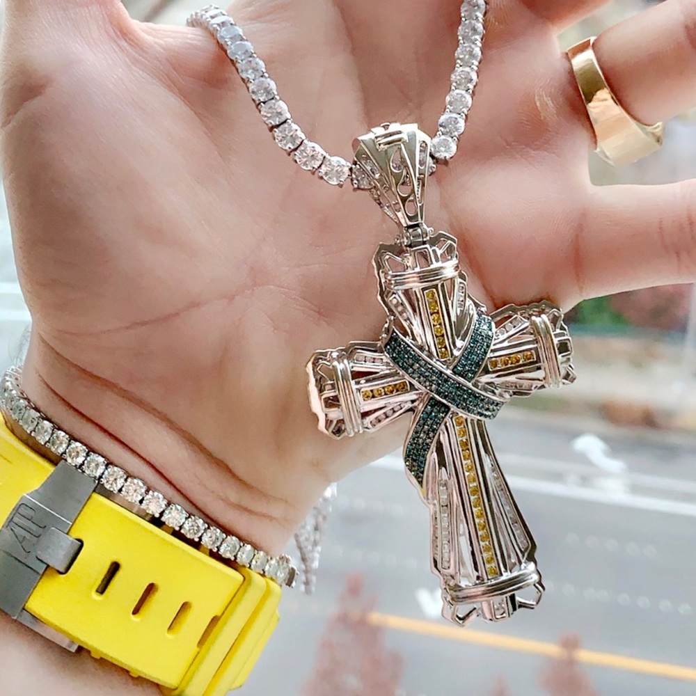 10k Solid Gold Diamond Cross Pendant - Picture 1 of 5